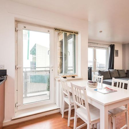 Modern Spacious 3 Bedroom City Centre Apartment - Free Parking - Private Balcony 爱丁堡 外观 照片