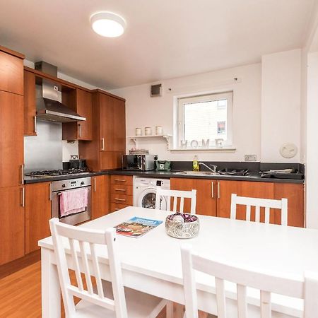 Modern Spacious 3 Bedroom City Centre Apartment - Free Parking - Private Balcony 爱丁堡 外观 照片