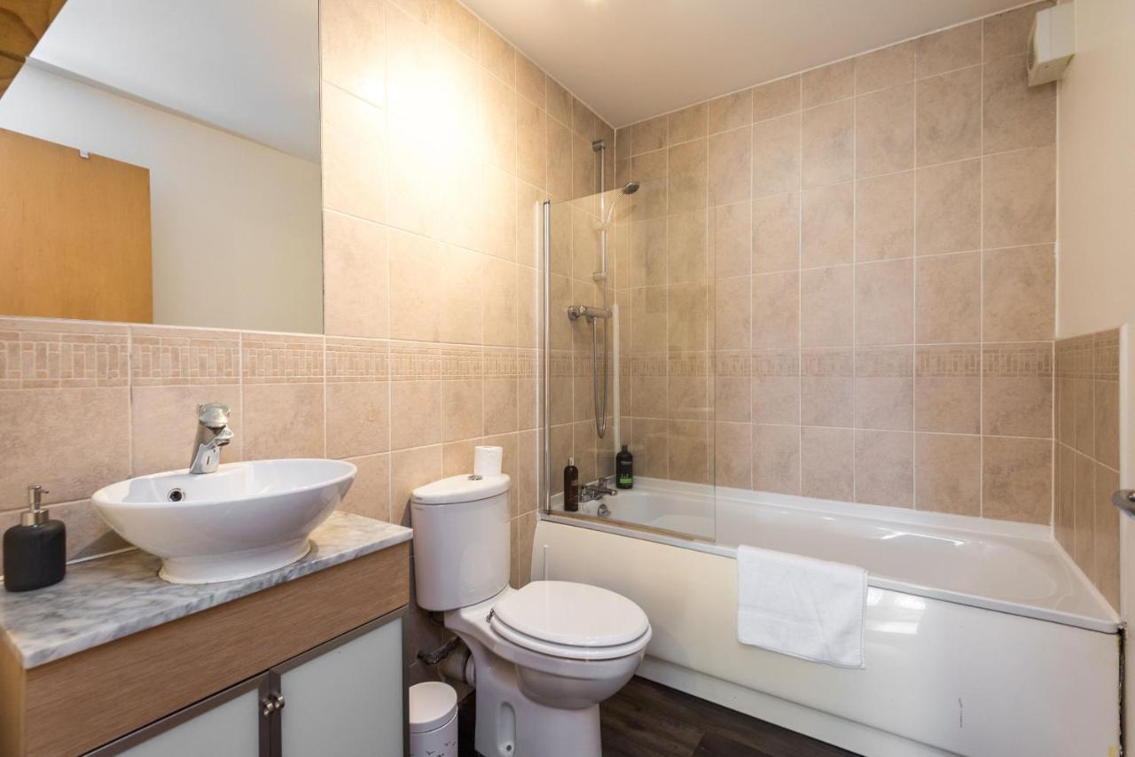 Modern Spacious 3 Bedroom City Centre Apartment - Free Parking - Private Balcony 爱丁堡 外观 照片