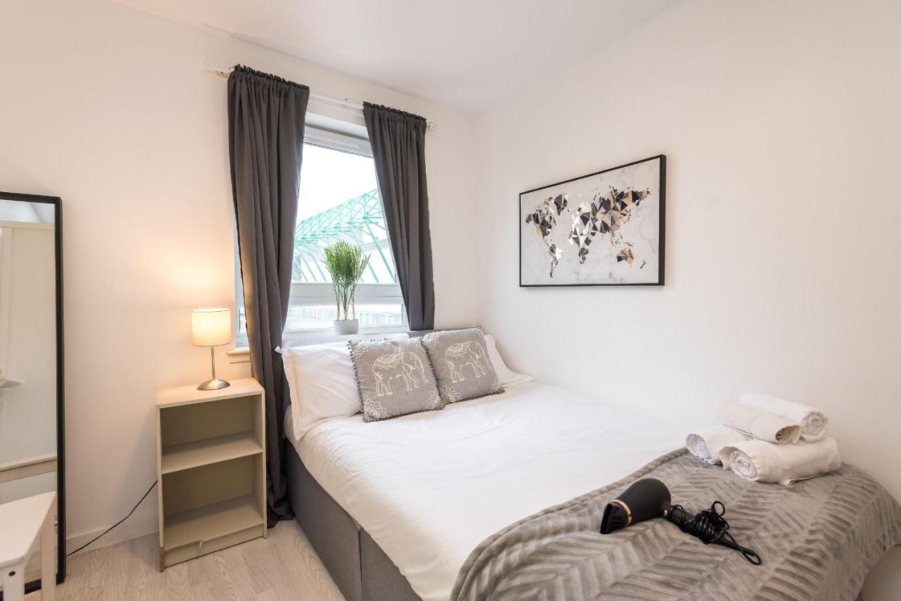Modern Spacious 3 Bedroom City Centre Apartment - Free Parking - Private Balcony 爱丁堡 外观 照片
