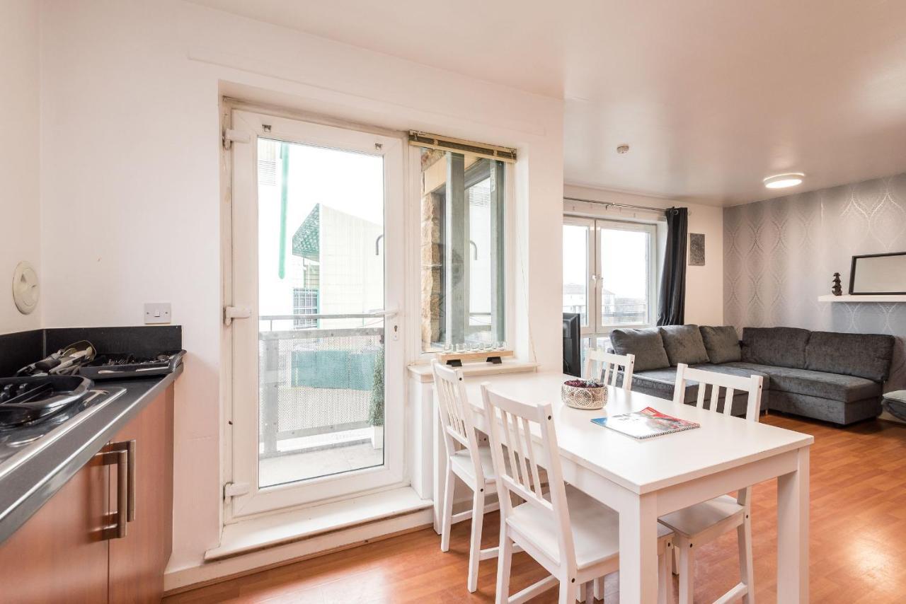 Modern Spacious 3 Bedroom City Centre Apartment - Free Parking - Private Balcony 爱丁堡 外观 照片