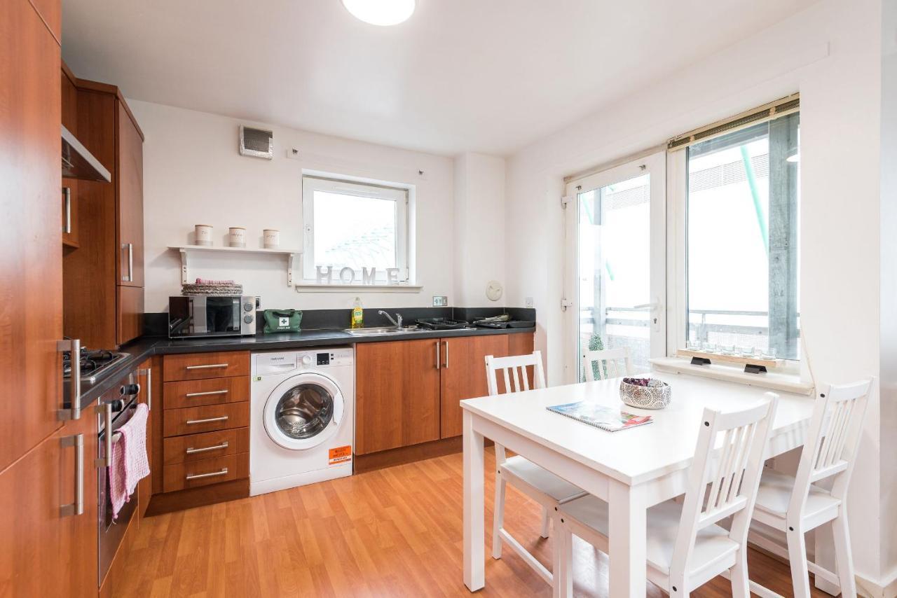 Modern Spacious 3 Bedroom City Centre Apartment - Free Parking - Private Balcony 爱丁堡 外观 照片