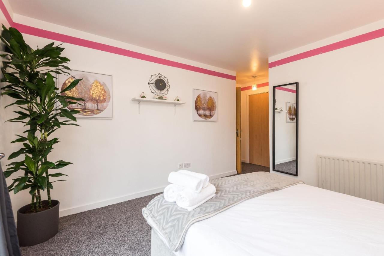 Modern Spacious 3 Bedroom City Centre Apartment - Free Parking - Private Balcony 爱丁堡 外观 照片