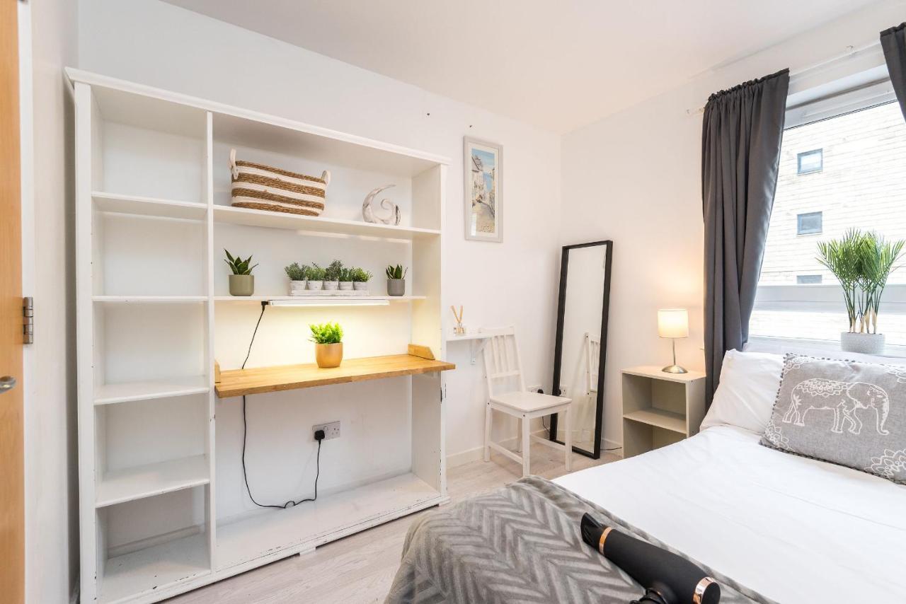 Modern Spacious 3 Bedroom City Centre Apartment - Free Parking - Private Balcony 爱丁堡 外观 照片