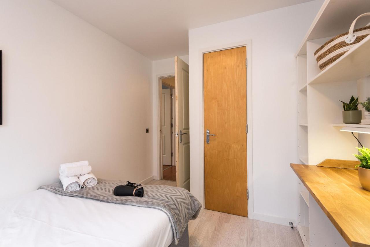 Modern Spacious 3 Bedroom City Centre Apartment - Free Parking - Private Balcony 爱丁堡 外观 照片