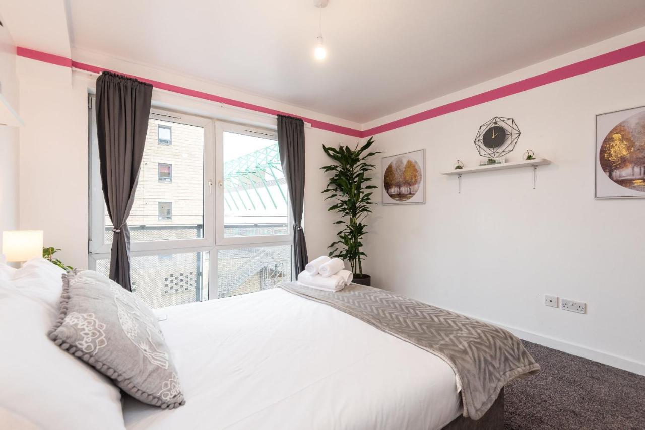 Modern Spacious 3 Bedroom City Centre Apartment - Free Parking - Private Balcony 爱丁堡 外观 照片