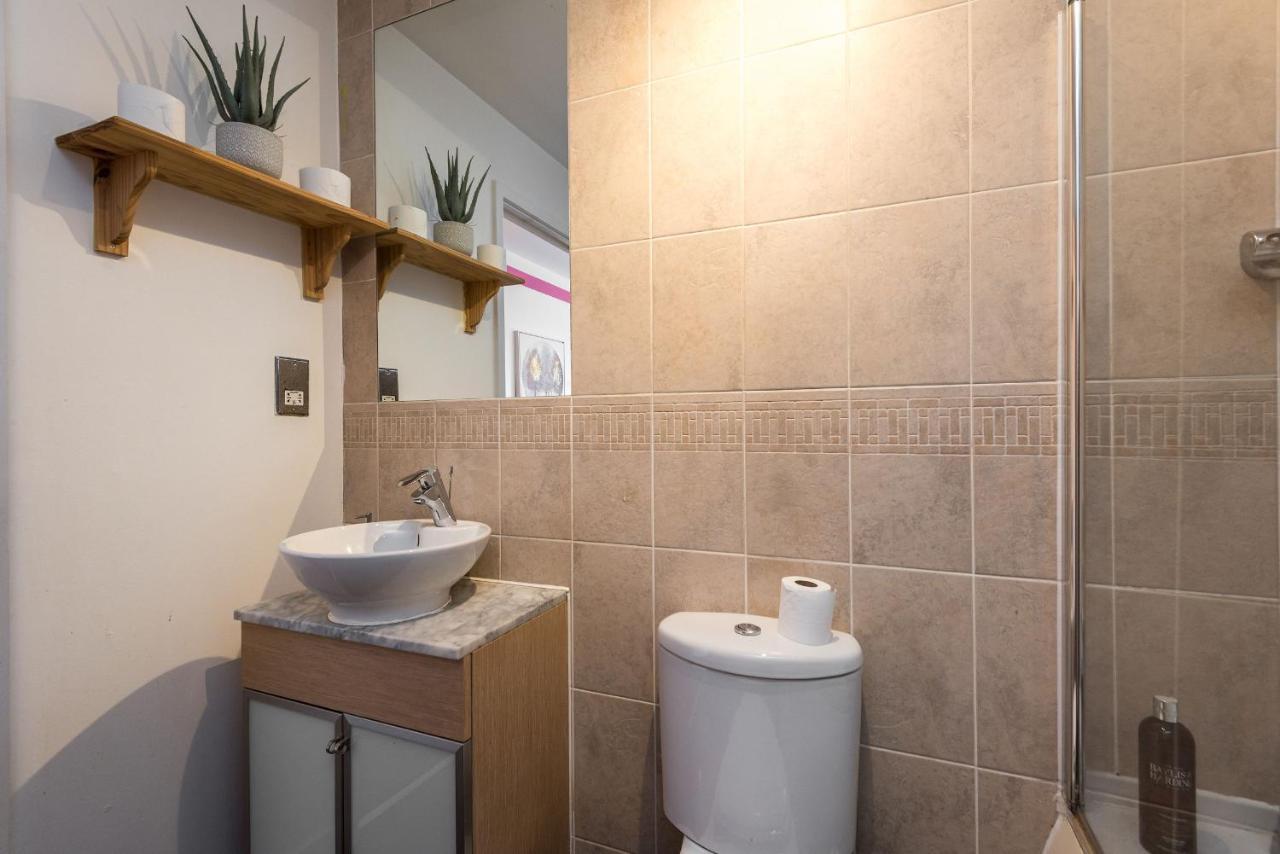 Modern Spacious 3 Bedroom City Centre Apartment - Free Parking - Private Balcony 爱丁堡 外观 照片