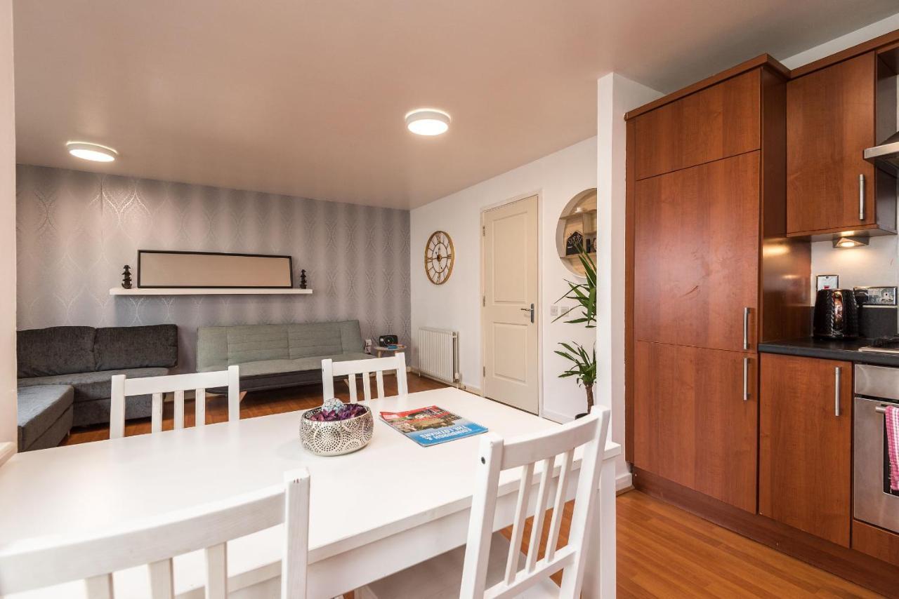 Modern Spacious 3 Bedroom City Centre Apartment - Free Parking - Private Balcony 爱丁堡 外观 照片
