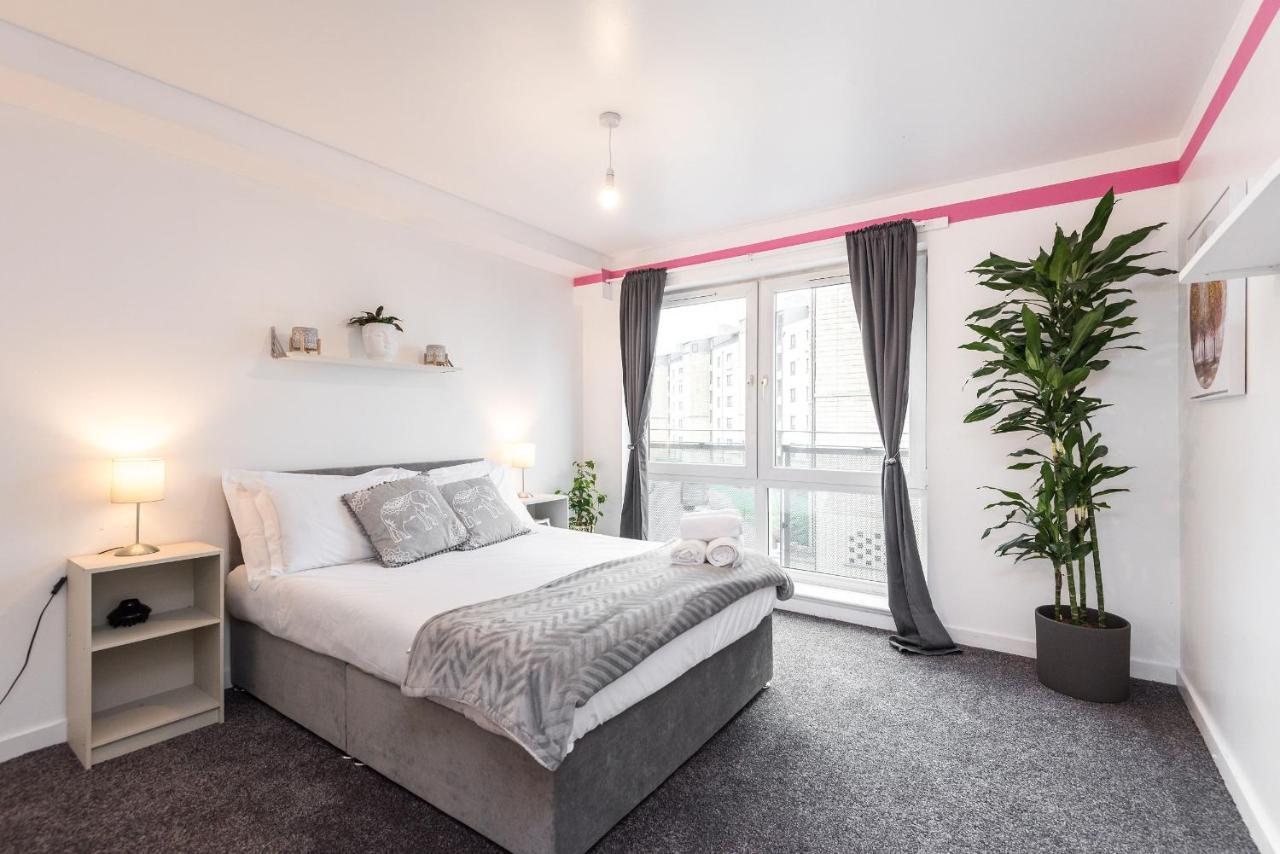 Modern Spacious 3 Bedroom City Centre Apartment - Free Parking - Private Balcony 爱丁堡 外观 照片
