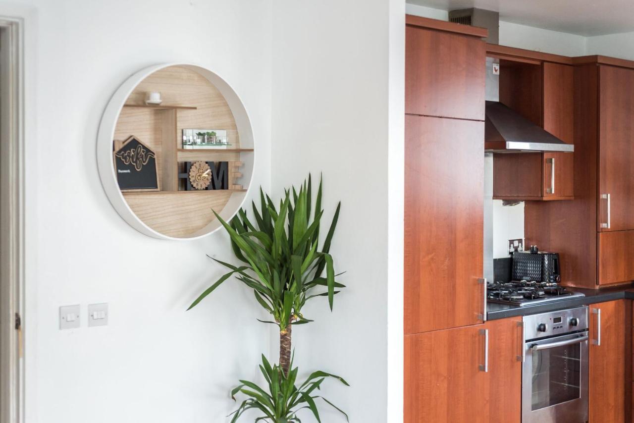 Modern Spacious 3 Bedroom City Centre Apartment - Free Parking - Private Balcony 爱丁堡 外观 照片