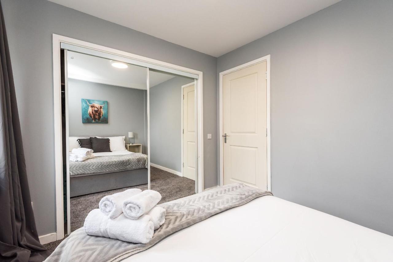 Modern Spacious 3 Bedroom City Centre Apartment - Free Parking - Private Balcony 爱丁堡 外观 照片