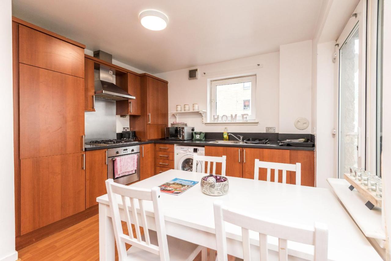 Modern Spacious 3 Bedroom City Centre Apartment - Free Parking - Private Balcony 爱丁堡 外观 照片